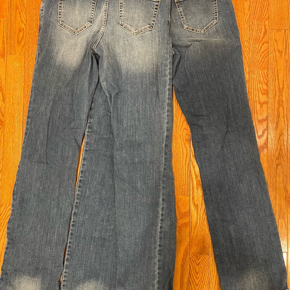 Two pairs of Liz Lange maternity jeans - boot-cut size 4 - Picture 3 of 4